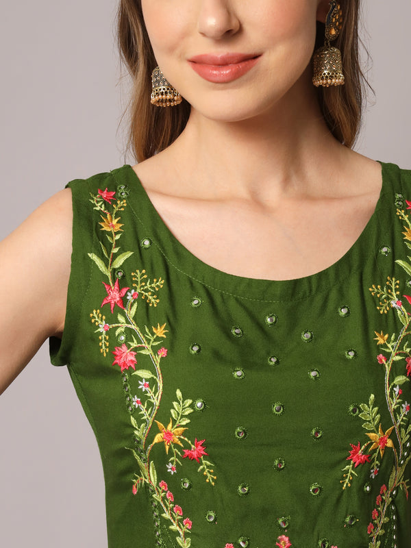 Green Embroidered Kurta Set Close View