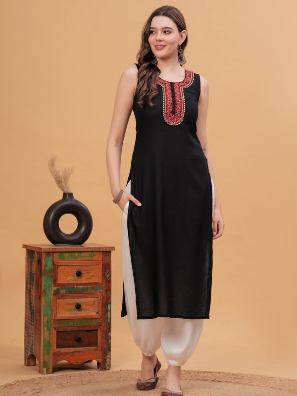 Women Motif Yoke Design Straight Kurta with Patiala