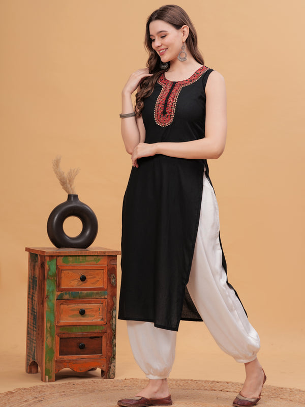 Women Motif Yoke Design Straight Kurta with Patiala