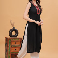 Women Motif Yoke Design Straight Kurta with Patiala