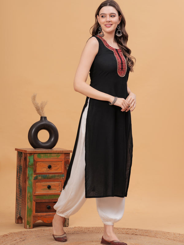 Women Motif Yoke Design Straight Kurta with Patiala