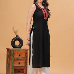 Women Motif Yoke Design Straight Kurta with Patiala