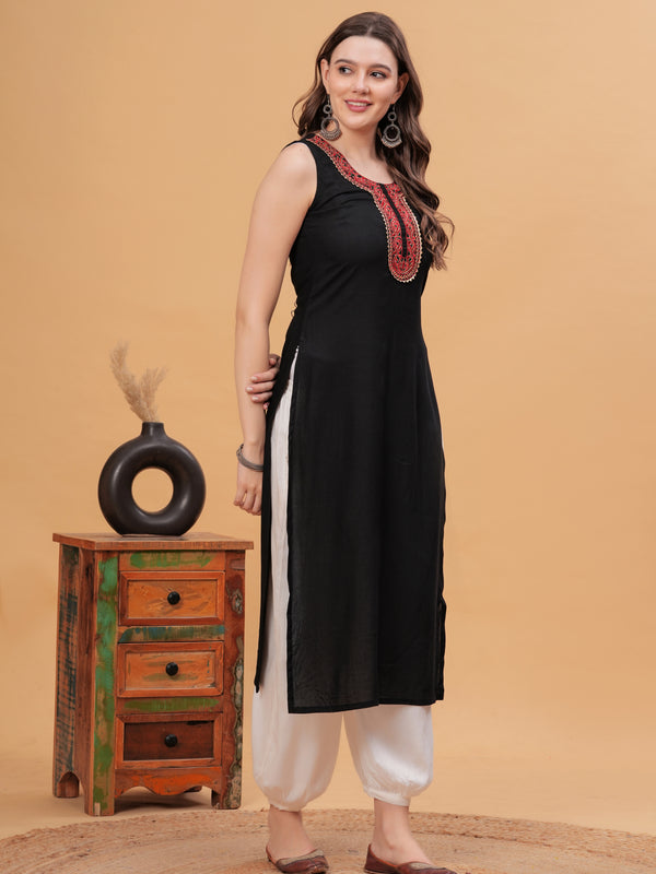 Women Motif Yoke Design Straight Kurta with Patiala