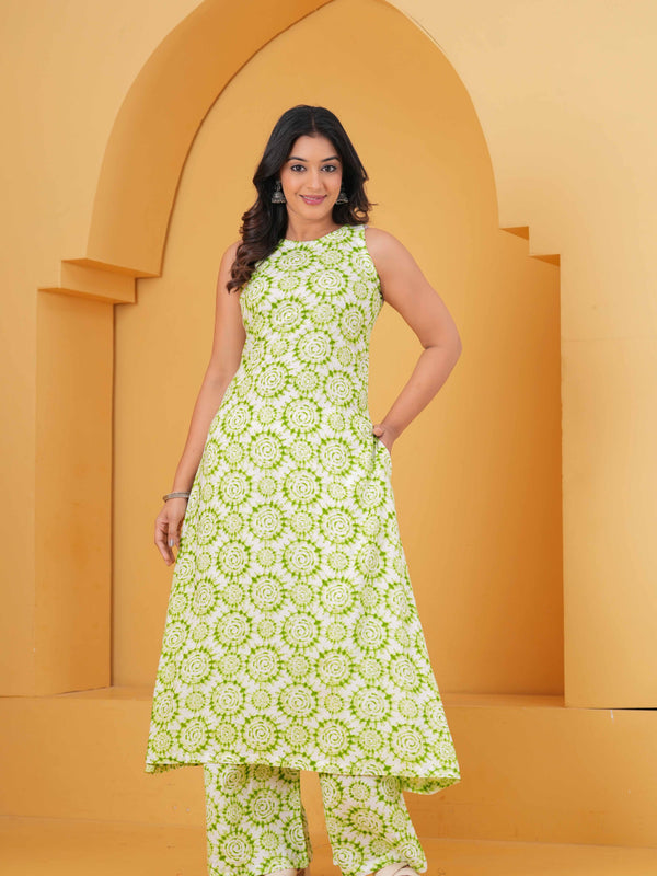 Women Dyed Regular Kurta with Palazzos