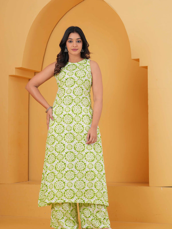 Women Dyed Regular Kurta with Palazzos