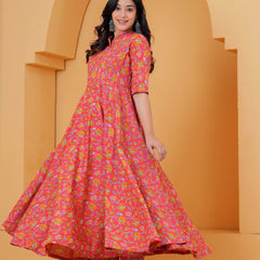 Women pink floral cotton Anarkali kurta set
