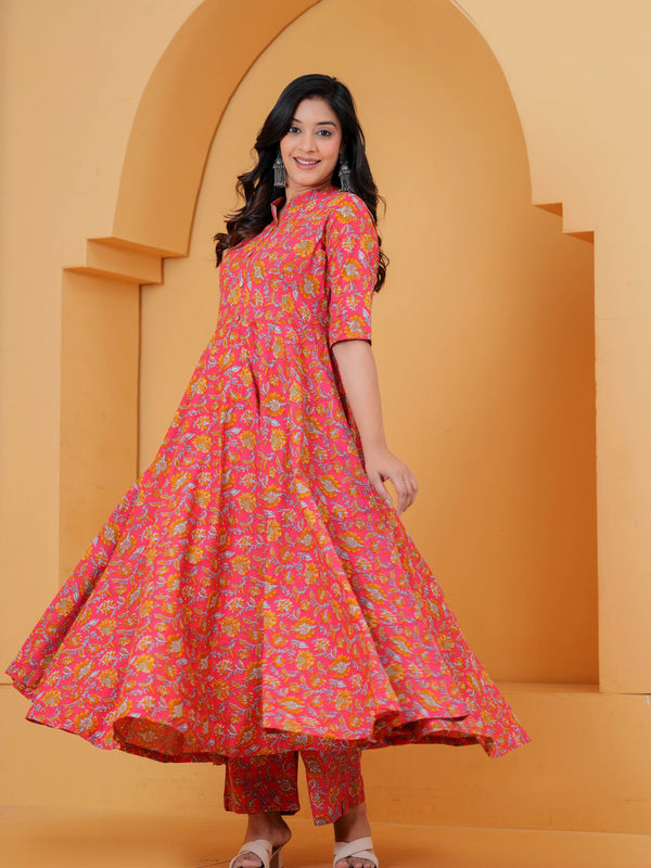Women pink floral cotton Anarkali kurta set
