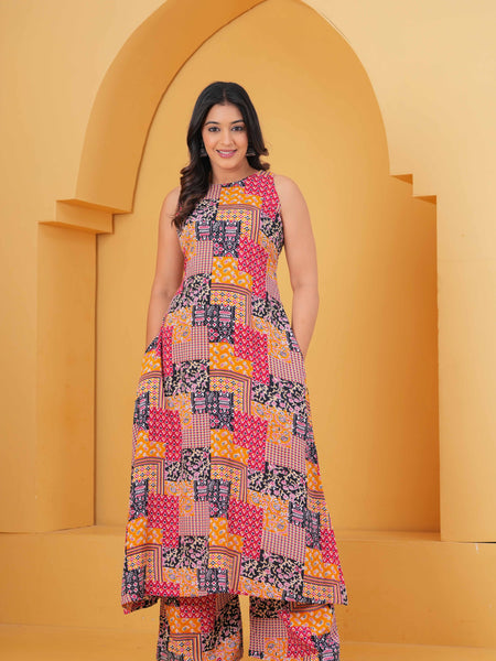 Women Printed Regular Kurta with Palazzos
