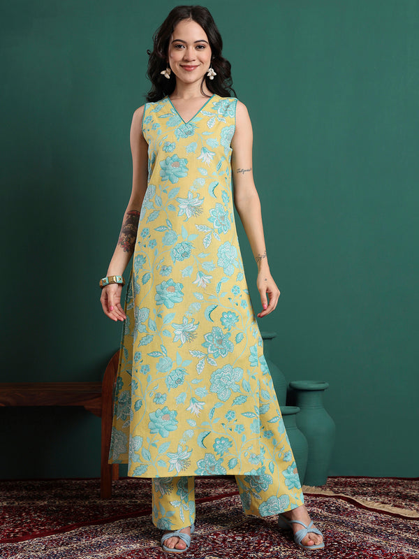 Women Floral Printed Kurta with Trousers