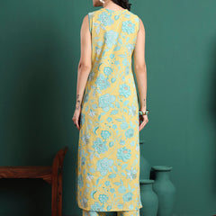 Women Floral Printed Kurta with Trousers