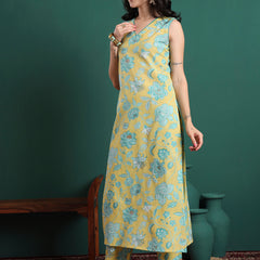 Women Floral Printed Kurta with Trousers