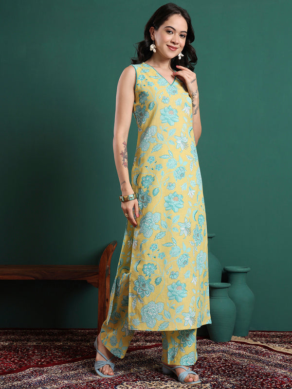 Women Floral Printed Kurta with Trousers