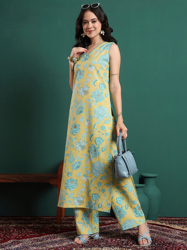 Women Floral Printed Kurta with Trousers