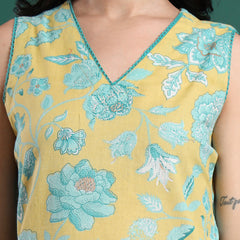 Women Floral Printed Kurta with Trousers
