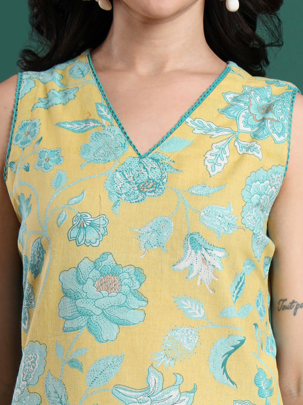 Women Floral Printed Kurta with Trousers